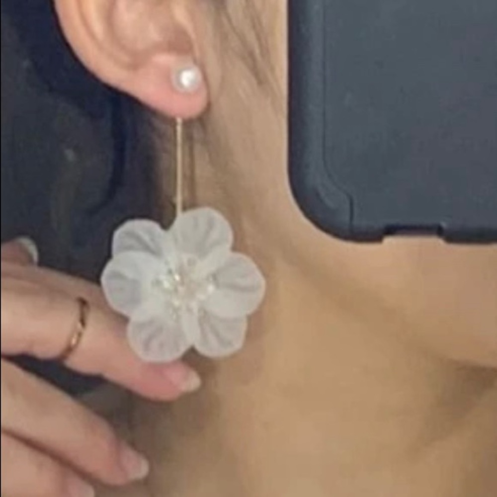 🤩Host pick🤩Floral drop earrings - Picture 5 of 5